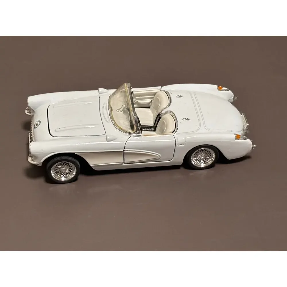 Sunnyside 1957 Chevrolet Corvette Convertible Diecast 1:24 White #SS 9413